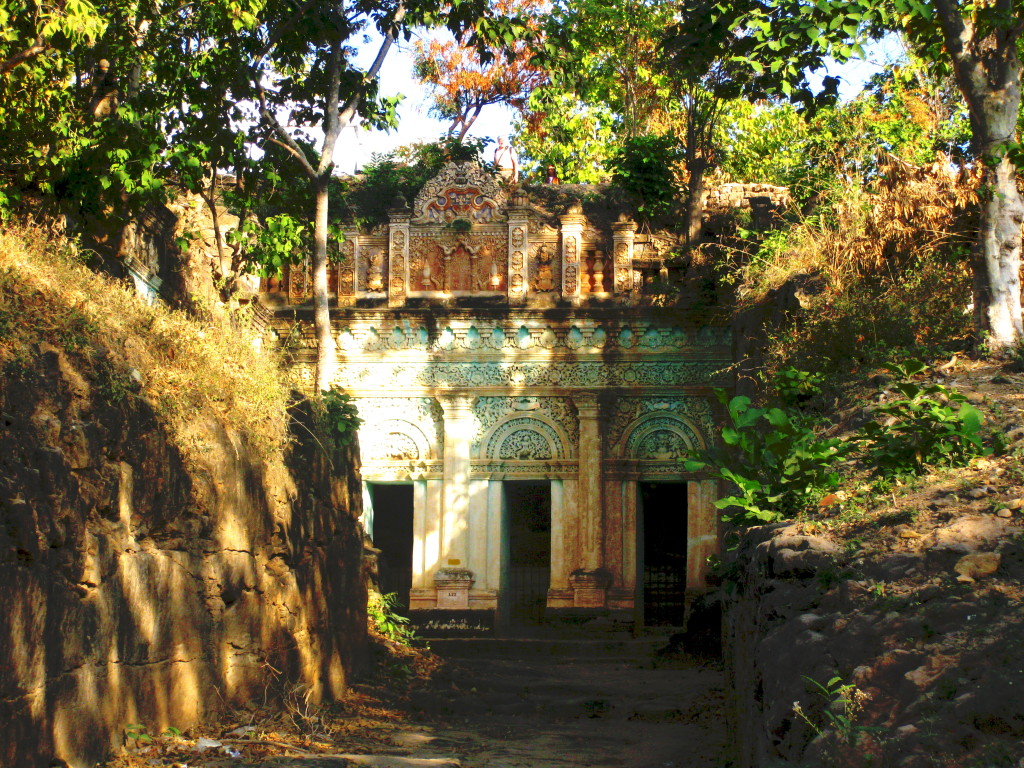 Monywa1 cave temples