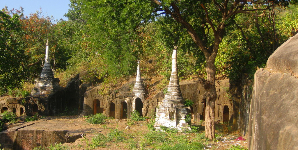 Monywa5 deteriorating cave temples