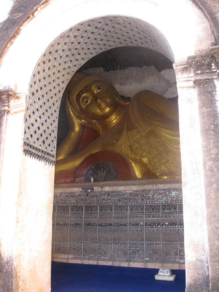 Monywa7 cave reclining buddha