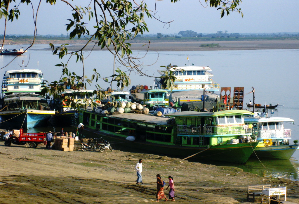 Homalin and Monywa are the two big towns on the Chindwin.