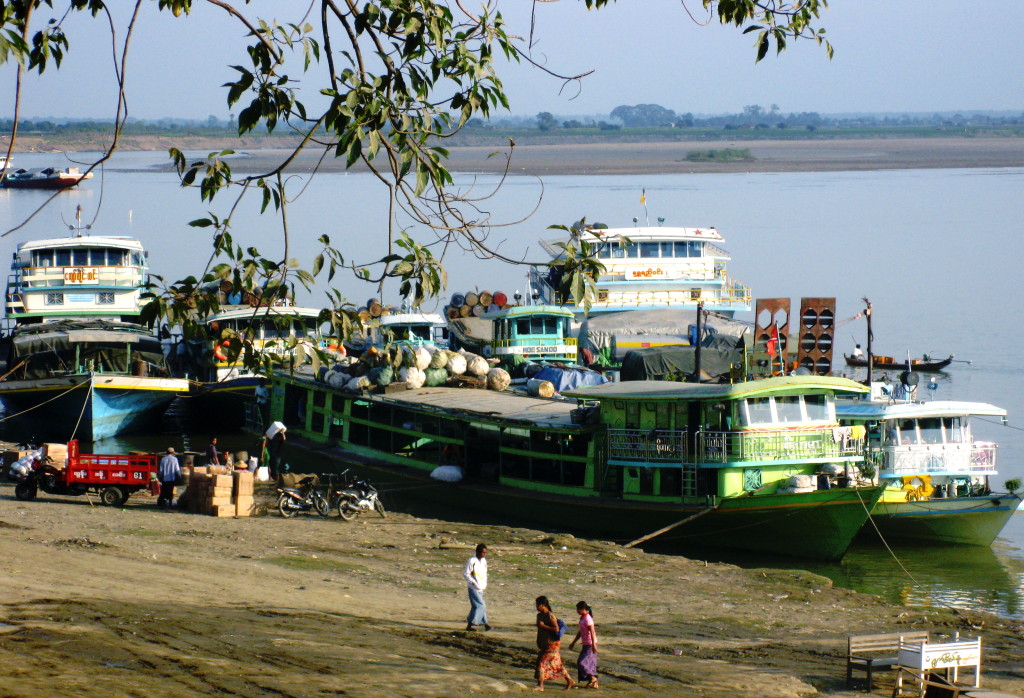 Homalin boat landing.